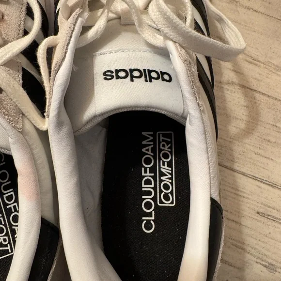 Adidas Cloud Comfort White and Black Classic Sneakers. Sz 9.5 - Picture 6 of 7